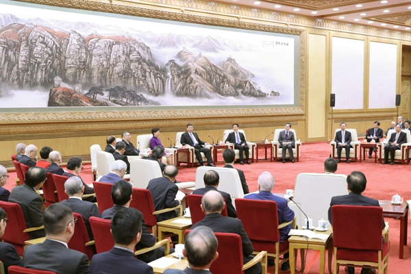 习近平在会见香港澳门各界庆祝国家改革开放40周年访问团时强调： 在国家改革开放中实现香港澳门更好发展 共同谱写中华民族伟大复兴时代篇章