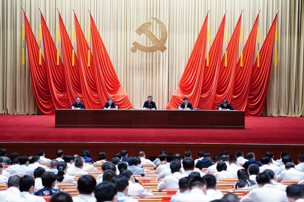 习近平:信念坚定对党忠诚实事求是担当作为 努力成为可堪大用能担重任的栋梁之才