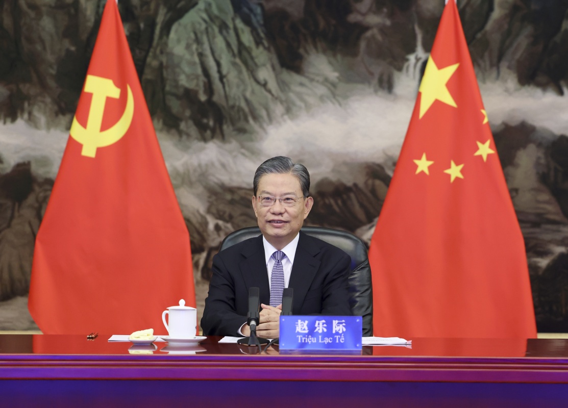 赵乐际同越共中央政治局委员、中央书记处书记、中央检查委员会主任陈锦绣举行视频会见