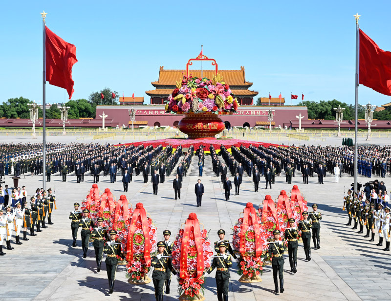 烈士纪念日向人民英雄敬献花篮仪式在京隆重举行 习近平等党和国家领导人出席