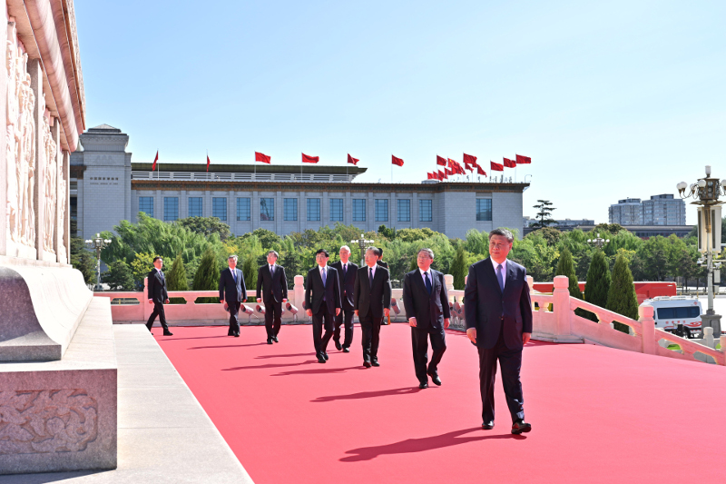 烈士纪念日向人民英雄敬献花篮仪式在京隆重举行 习近平等党和国家领导人出席